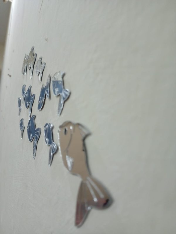 30 Pcs Acrylic Fish Mirror Wall Stickers – Silver Décor for Kids Room/Bathroom