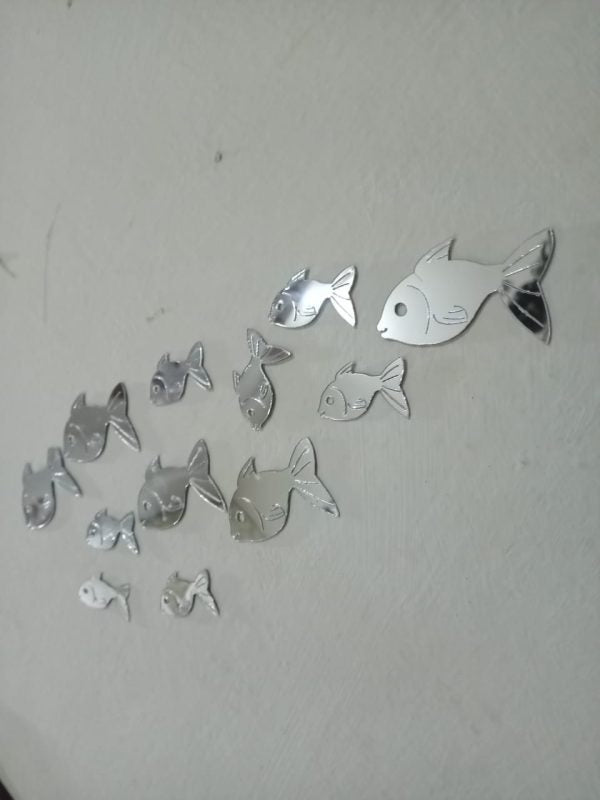 30 Pcs Acrylic Fish Mirror Wall Stickers – Silver Décor for Kids Room/Bathroom