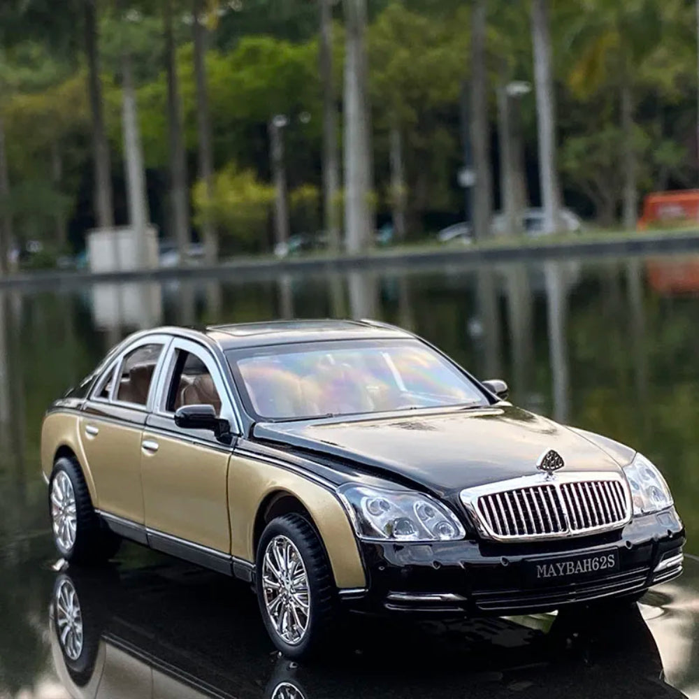 1:24 Maybach 62S Classic Alloy Die-Cast Model Car With Sound And Light