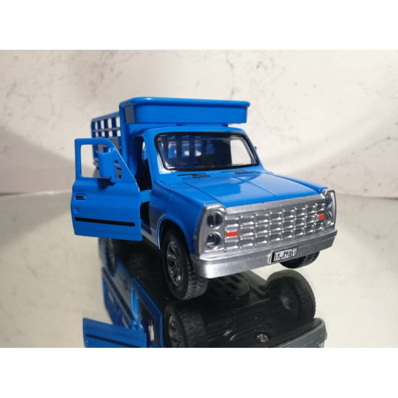1:32 Dynamic Transporter Die-Cast Classic Pickup Truck